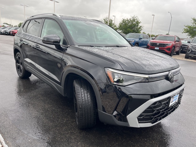 2025 Volkswagen Taos SEL photo 7
