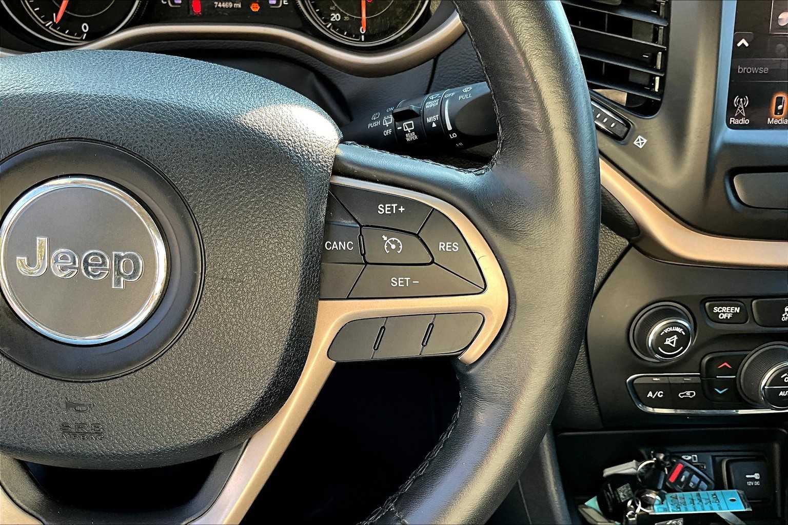 2016 Jeep Cherokee 80th Anniversary Edition photo 22
