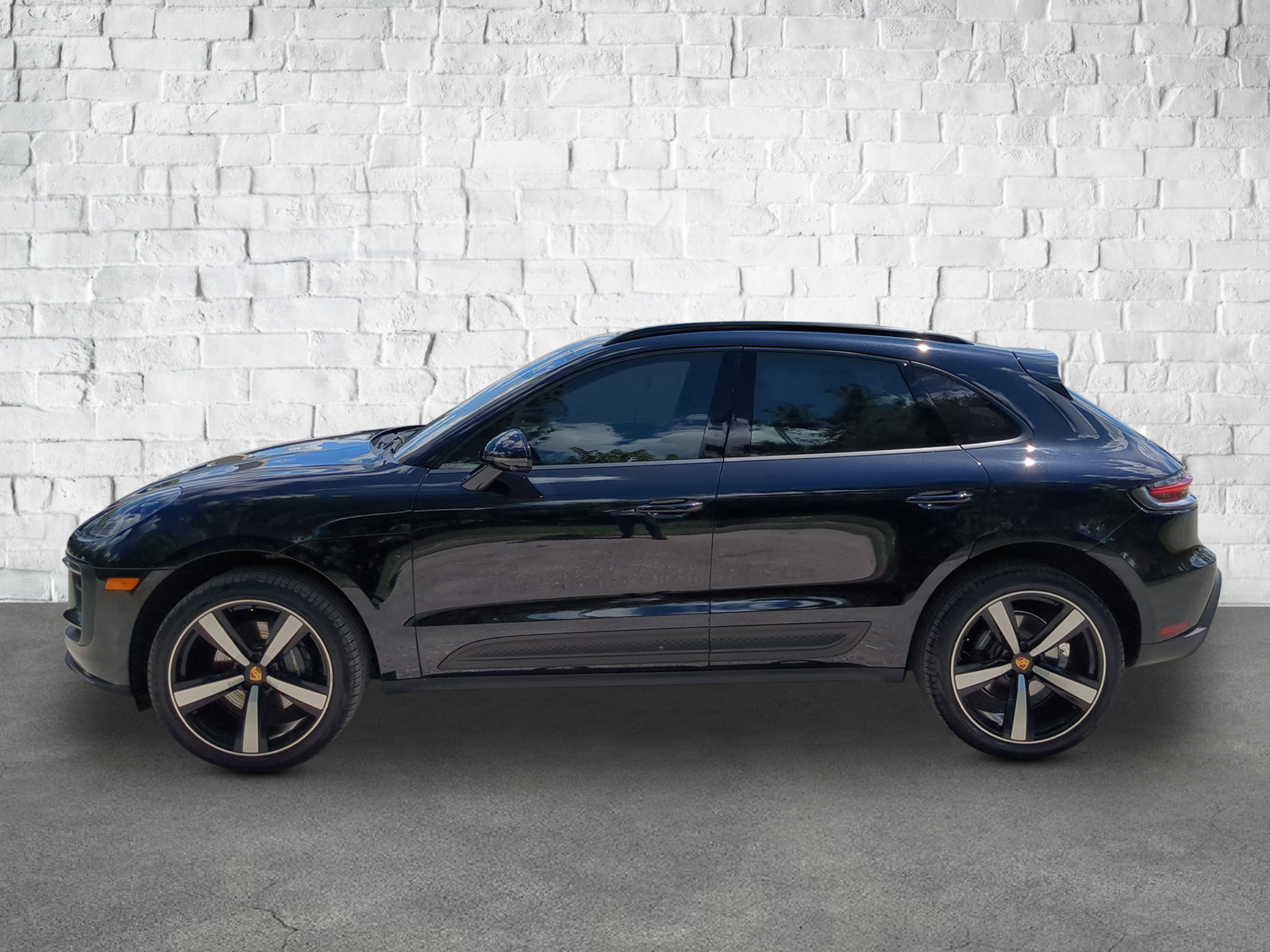 2024 Porsche Macan Base photo 3
