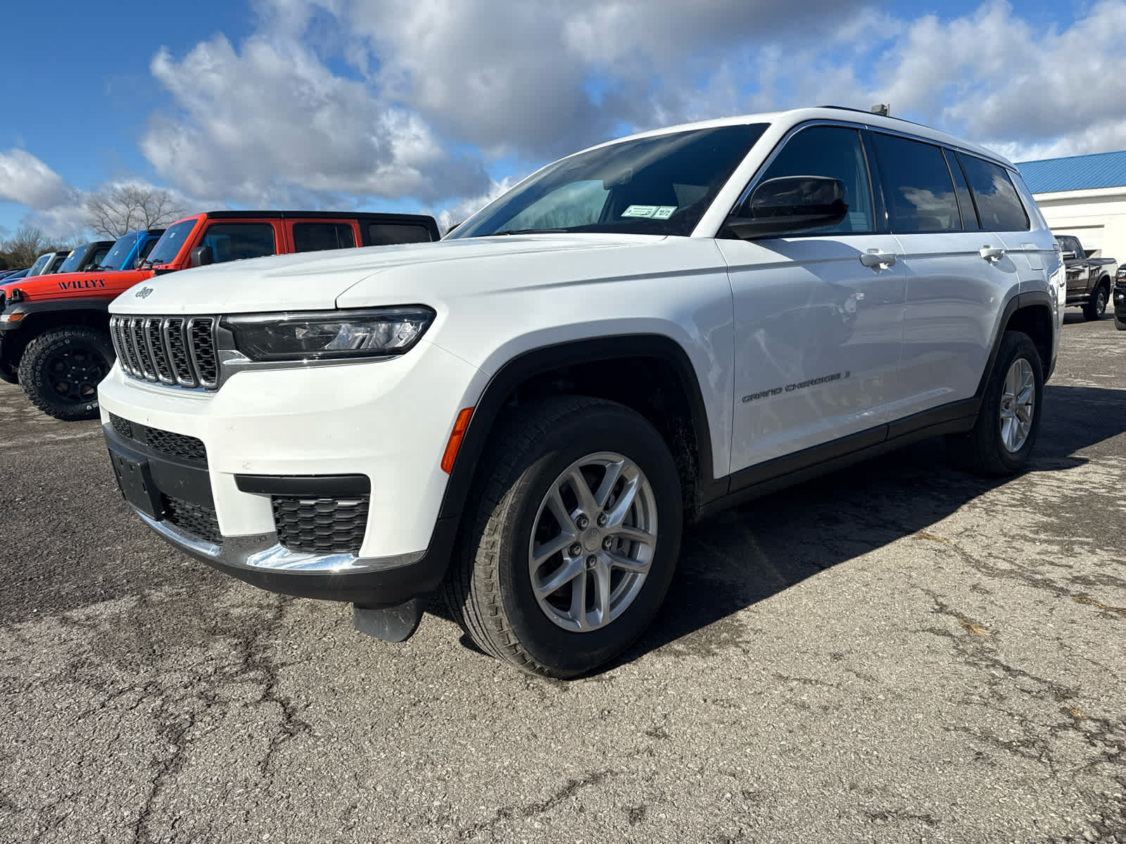 2025 Jeep Grand Cherokee L Laredo's photo