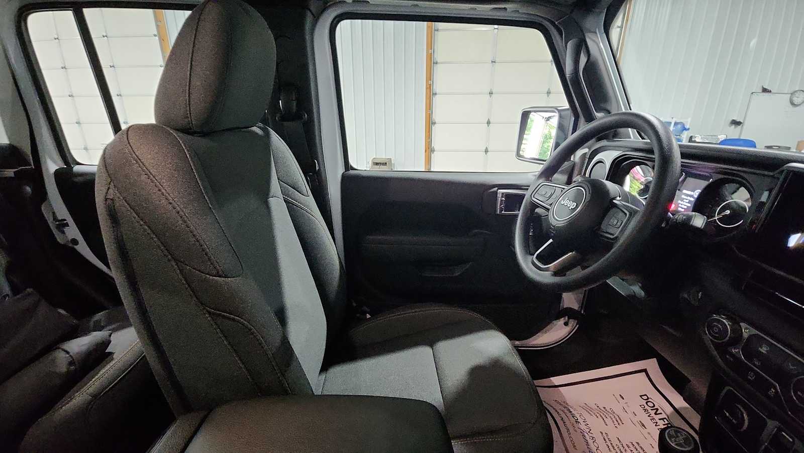 2025 Jeep Gladiator Sport photo 12