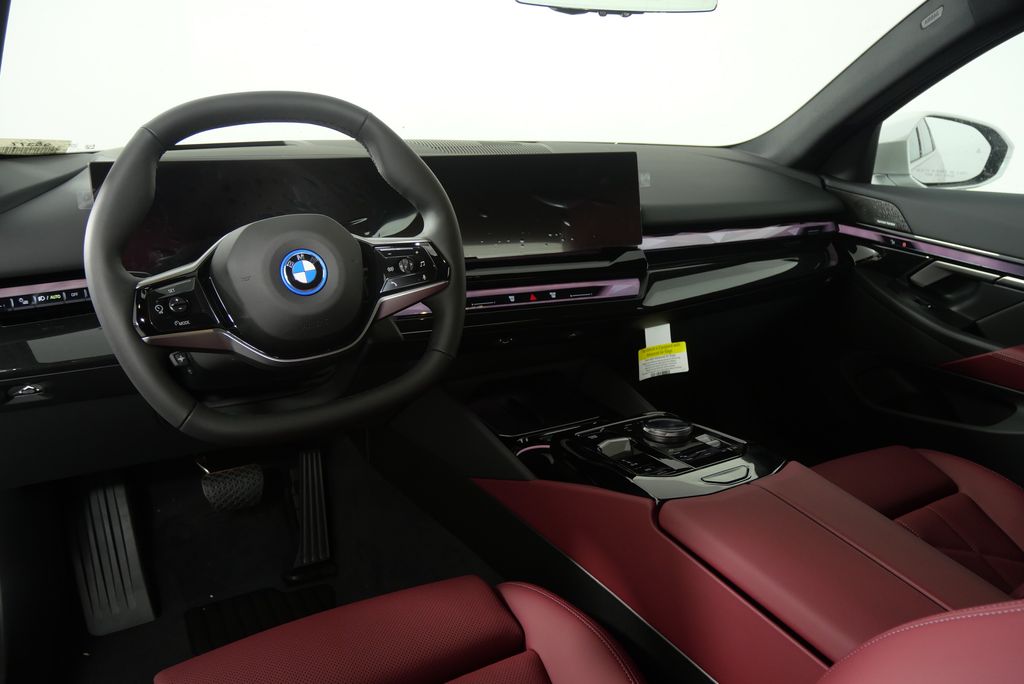 New 2025 Mineral White Metallic BMW eDrive40 image 17