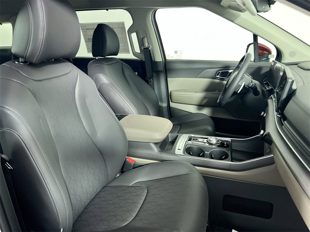 2025 Kia Carnival EX photo 28
