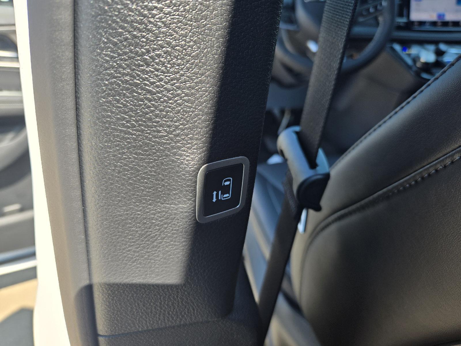 2026 Chrysler Pacifica photo 12