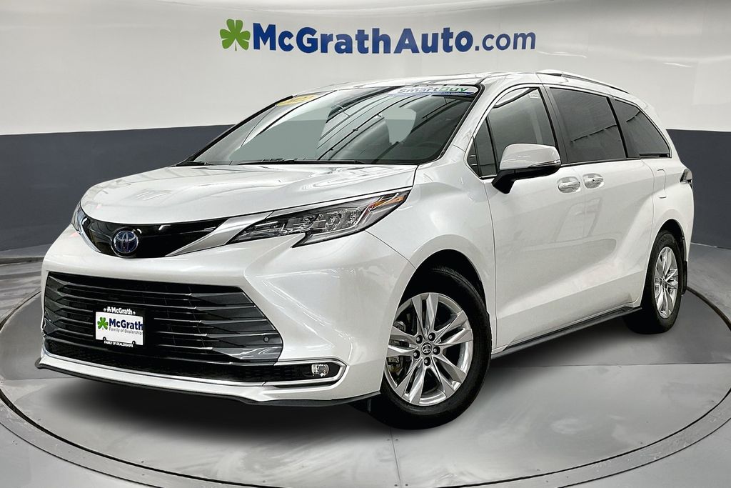 2022 Toyota Sienna Limited photo 2