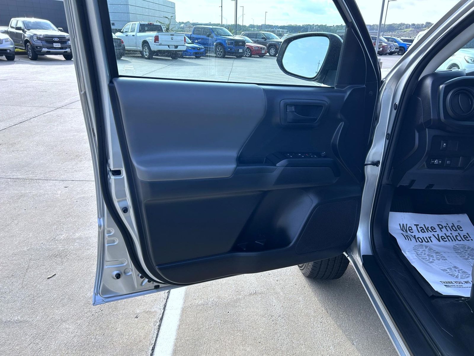 2022 Toyota Tacoma SR 4x4 photo 9