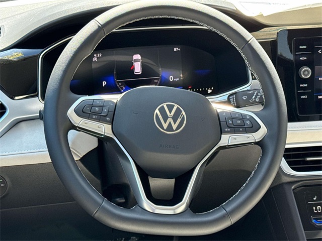 2025 Volkswagen Taos SE photo 2