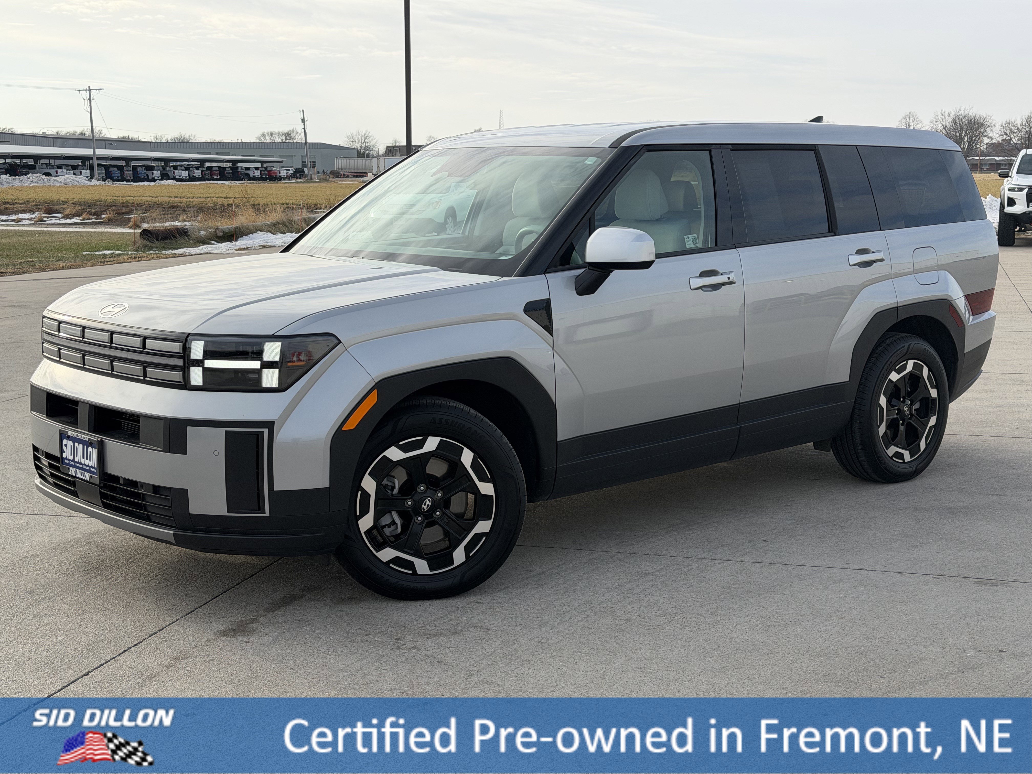 2025 Hyundai Santa Fe SE's photo