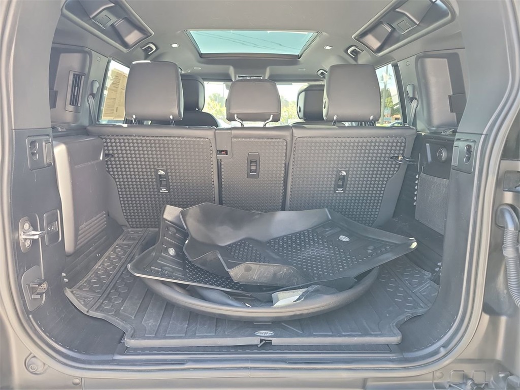 2023 Land Rover Defender 110 V8 photo 11