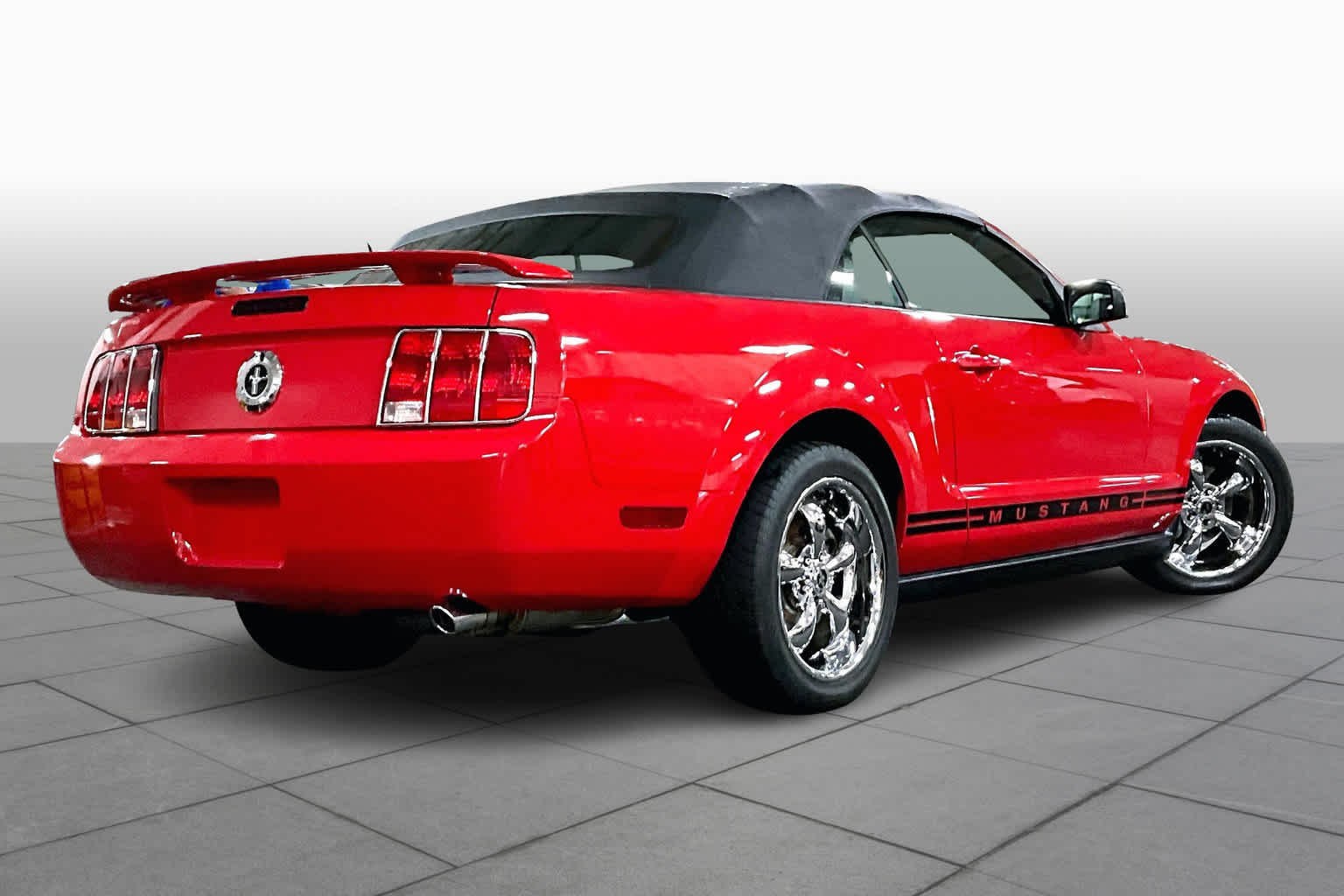 2006 Ford Mustang Convertible photo 12