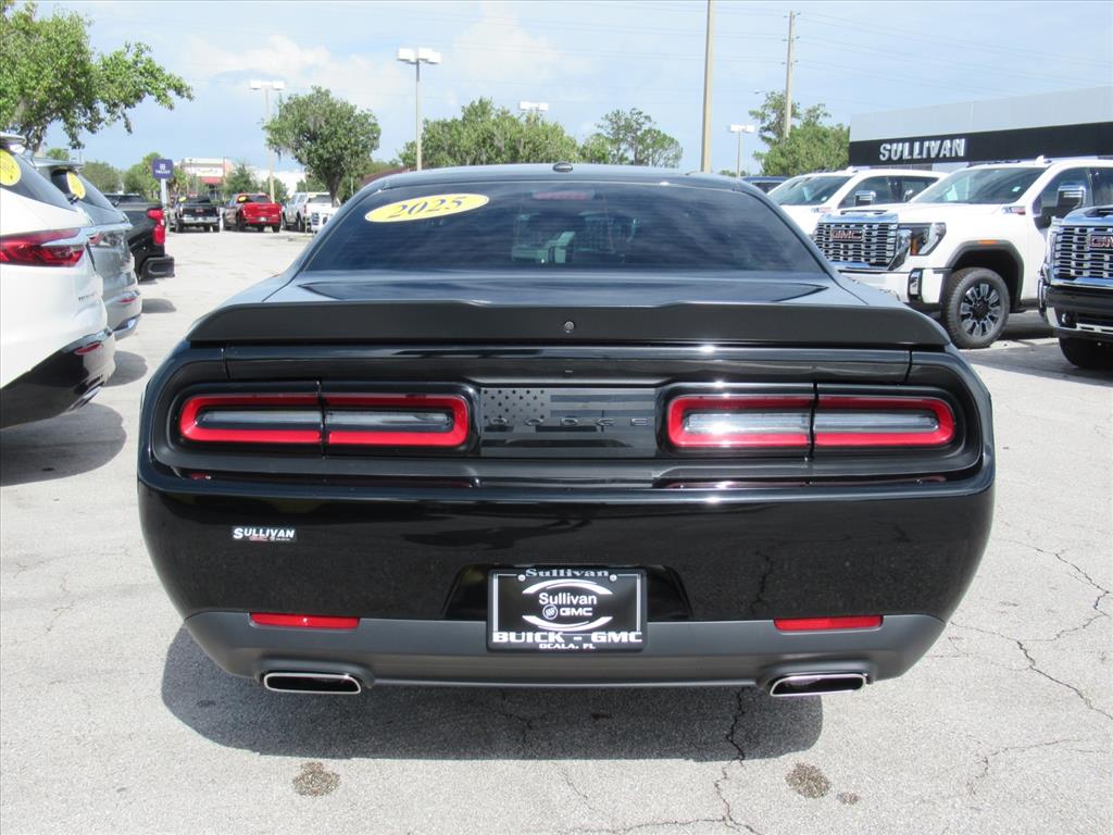2022 Dodge Challenger SXT photo 5