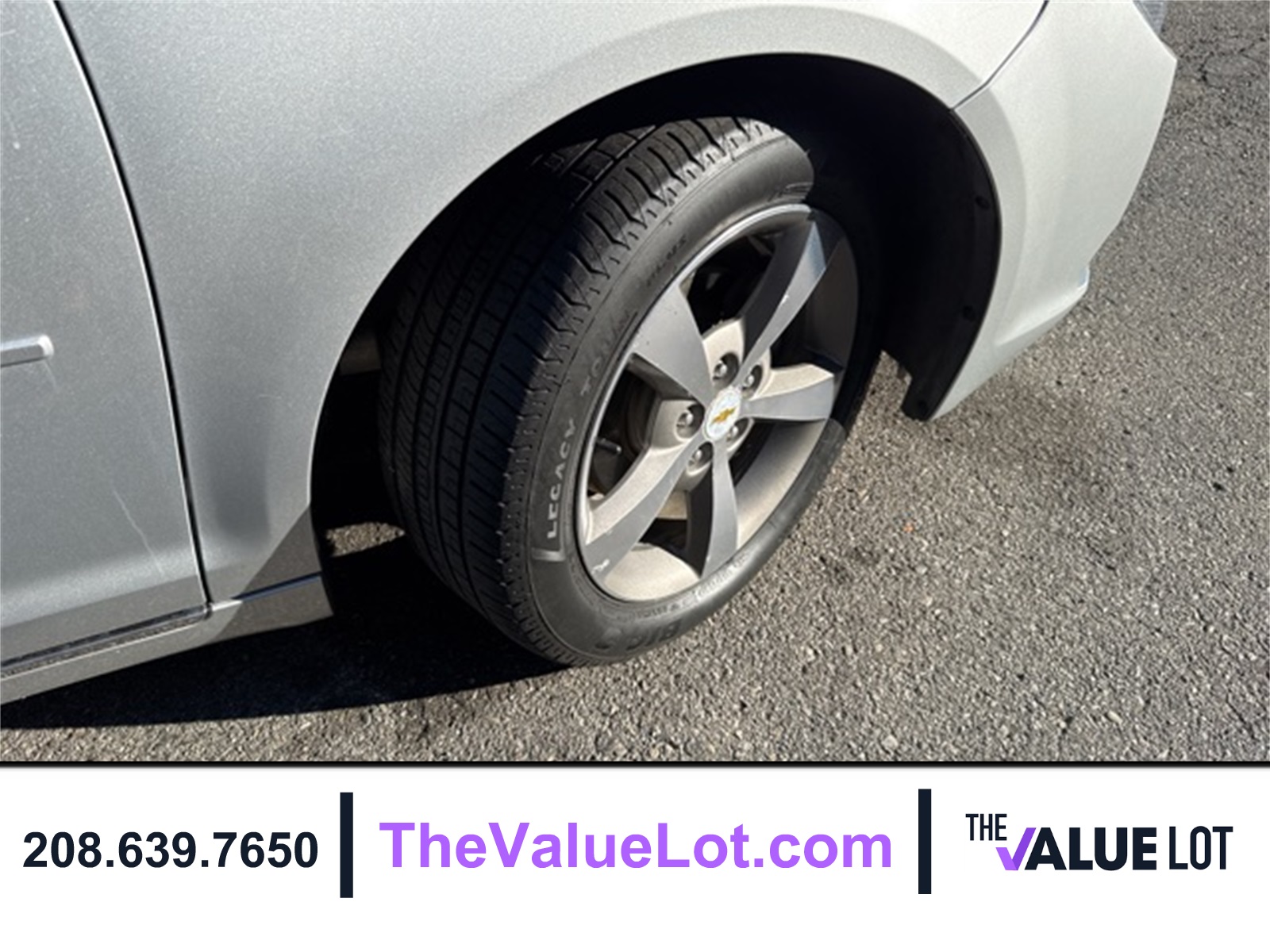2011 Chevrolet Malibu 1LT photo 11
