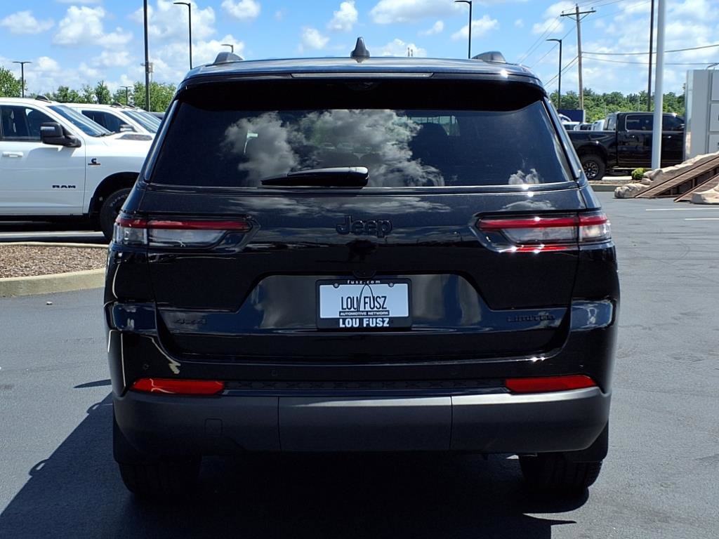 2025 Jeep Grand Cherokee Limited photo 17