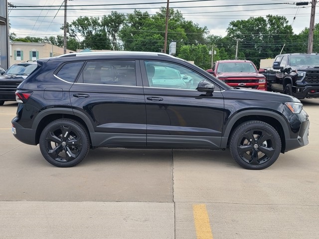 2025 Volkswagen Taos SEL photo 3