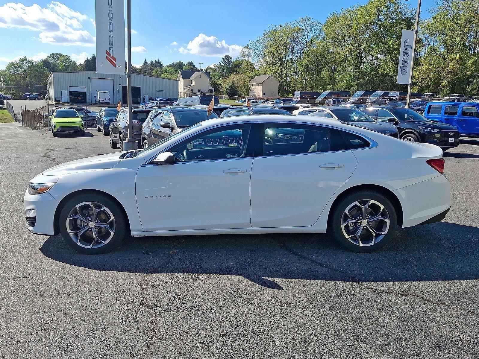 2024 Chevrolet Malibu 1LT photo 3