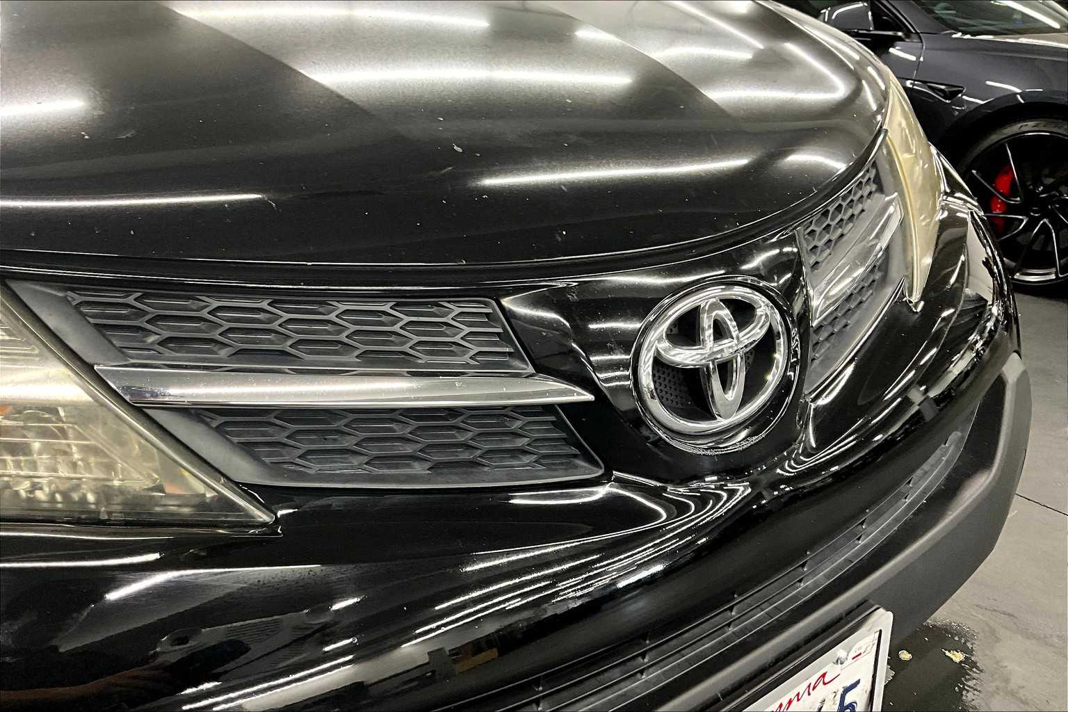 2014 Toyota RAV4 LE photo 28