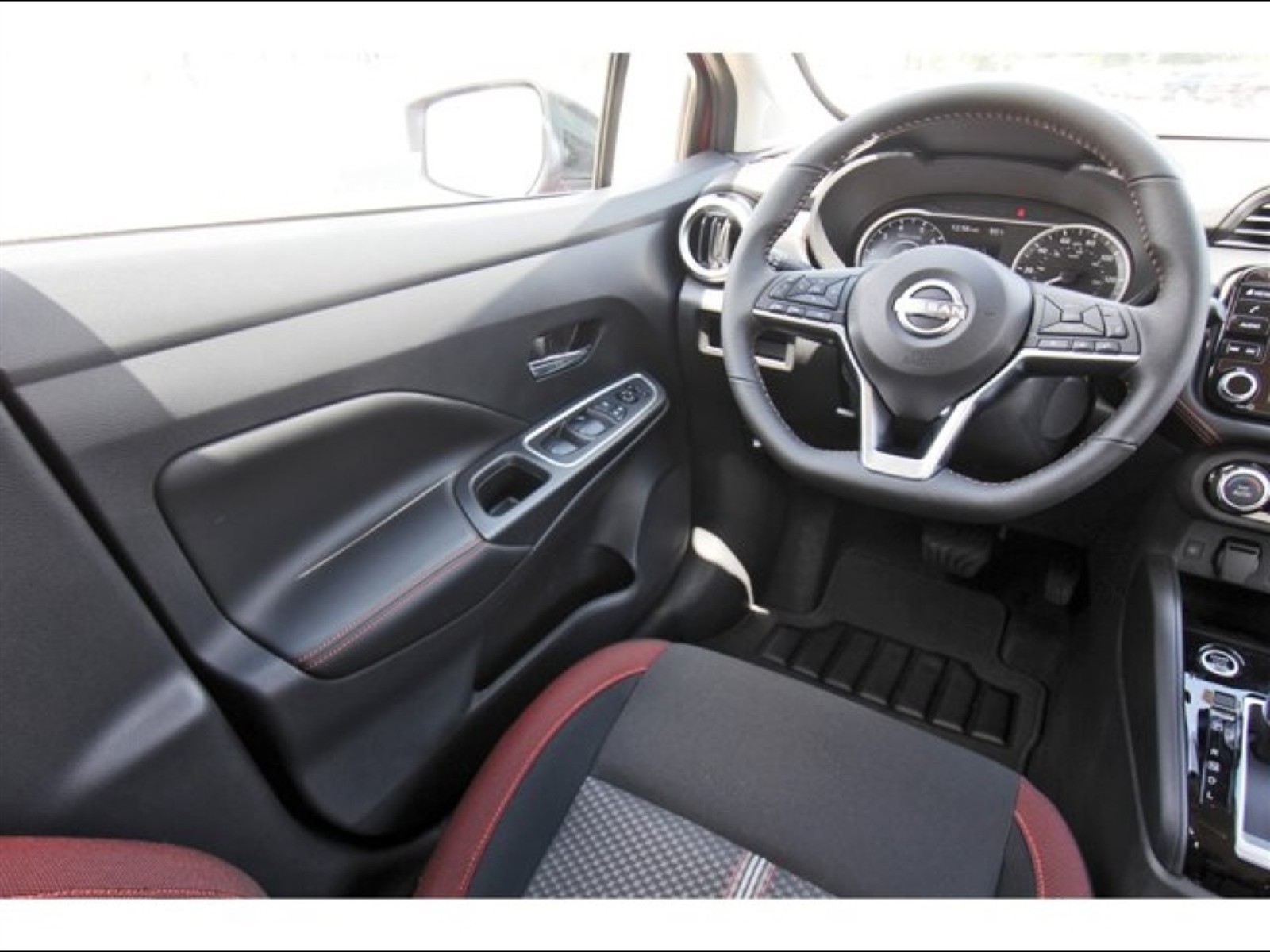 2025 Nissan Versa SR - 6
