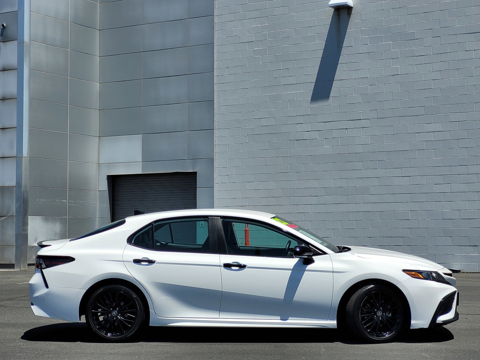 2022 Toyota Camry SE photo 3