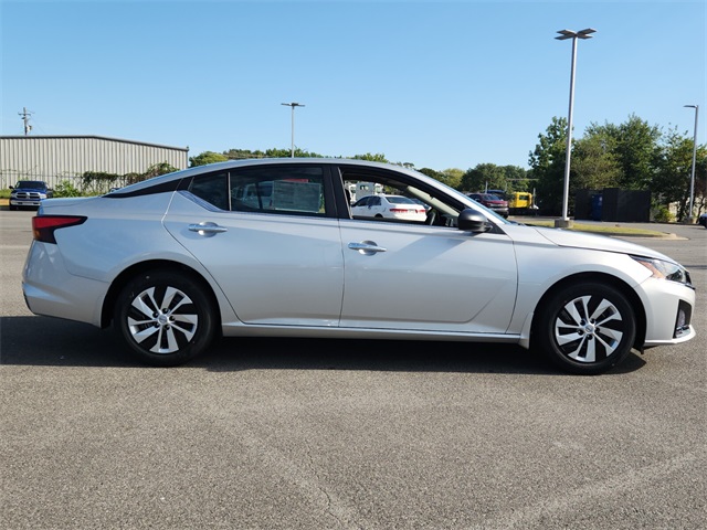 2025 Nissan Altima 2.5 S photo 2