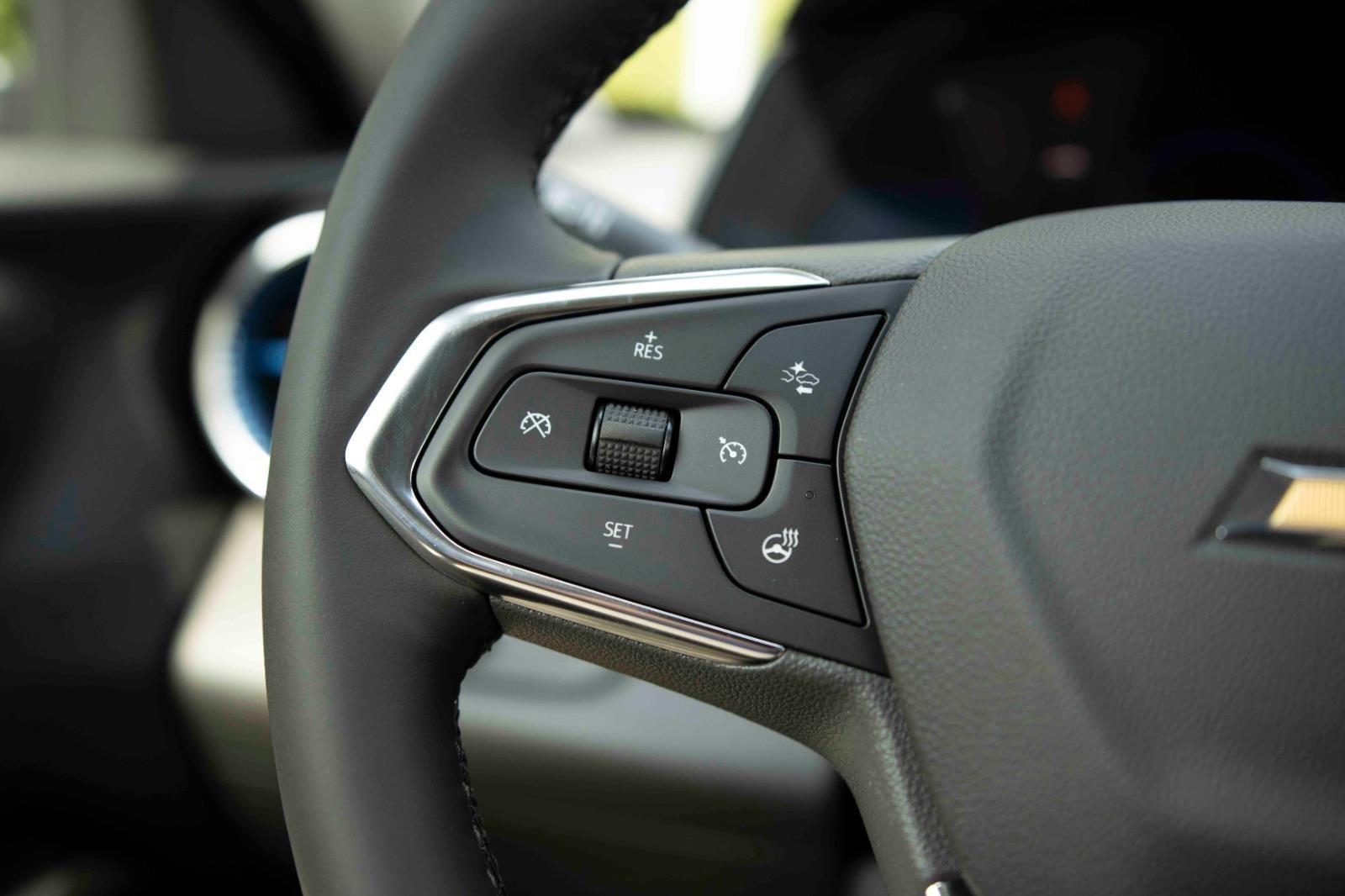 2025 Chevrolet Trax LT photo 14