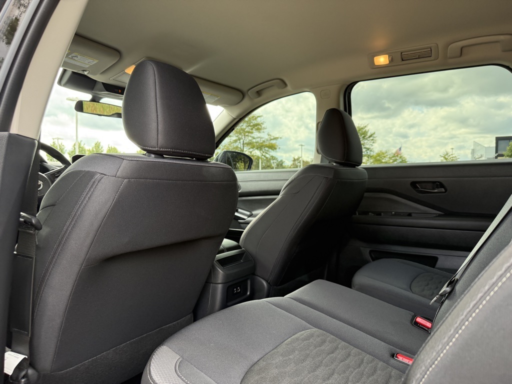 2025 Nissan Pathfinder S photo 22