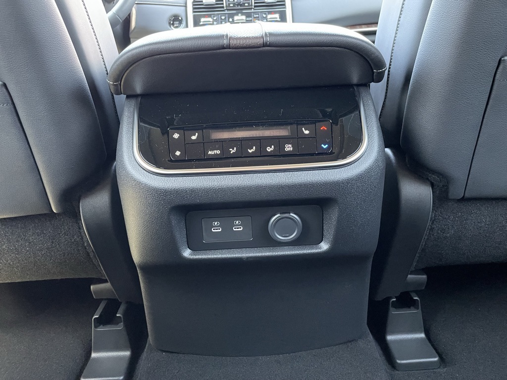 2025 Nissan Armada Platinum photo 18