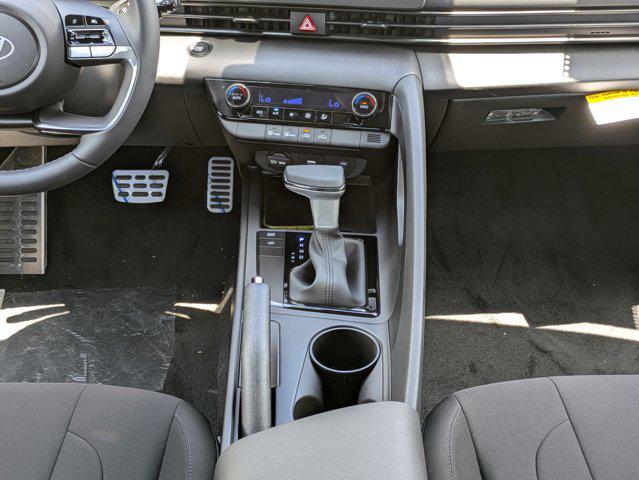 2025 Hyundai Elantra SEL Sport photo 18