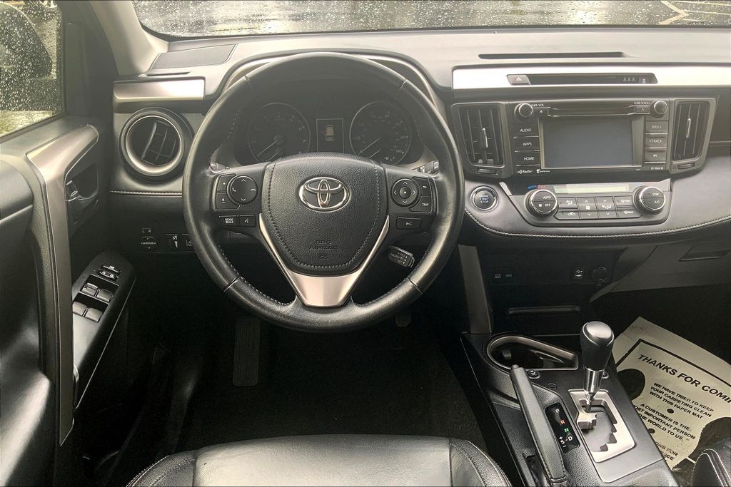 2017 Toyota RAV4 XLE photo 4
