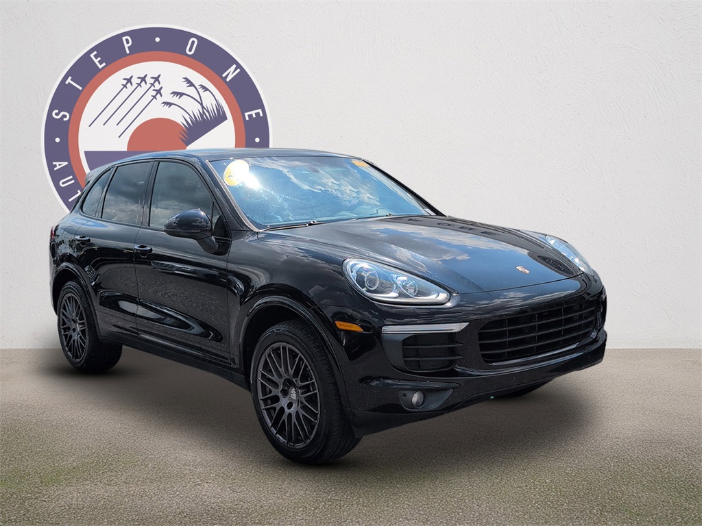 2017 Porsche Cayenne Platinum Edition photo 2