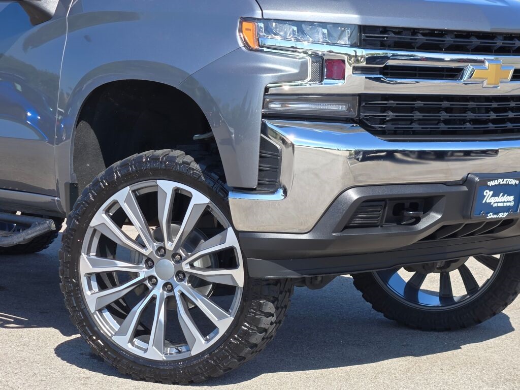 2022 Chevrolet Silverado 1500 LT photo 3