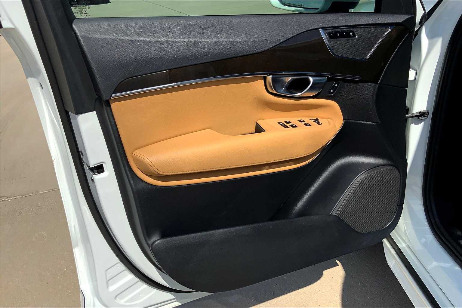 2018 Volvo XC90 Momentum photo 19