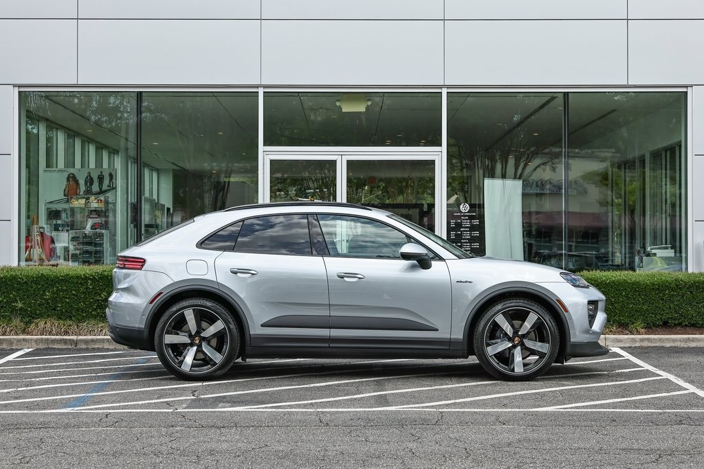2025 Porsche Macan 4 Electric photo 8