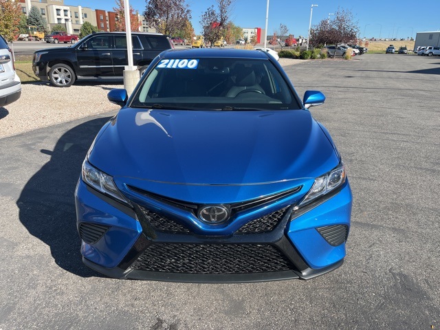 2019 Toyota Camry SE photo 2