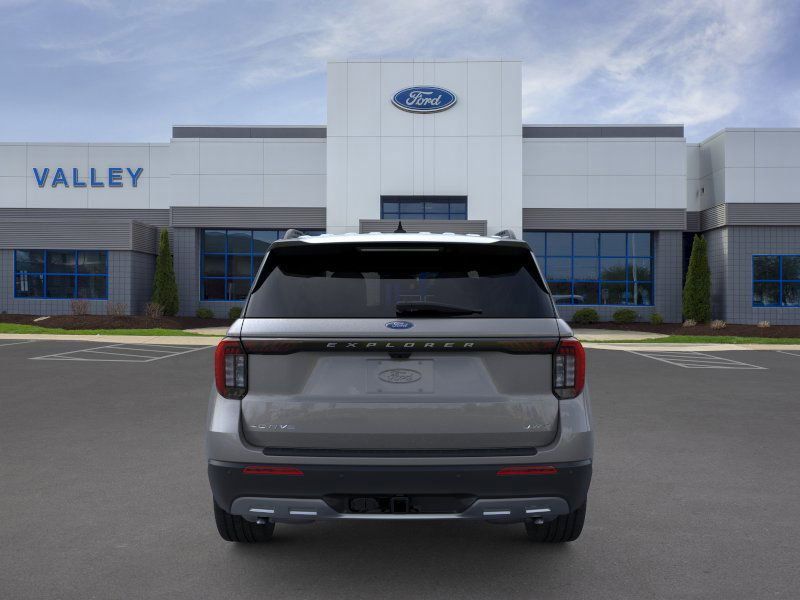 2025 Ford Explorer photo 3