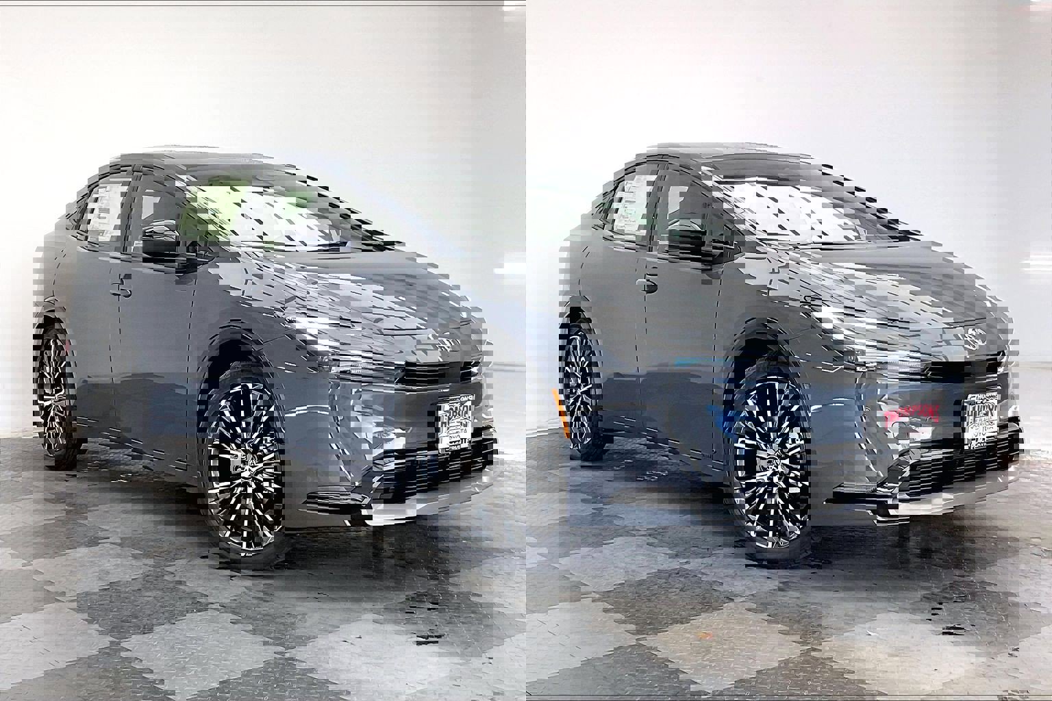 2026 Toyota Prius XLE's photo