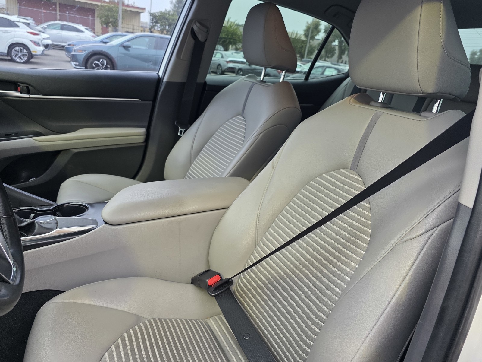 2019 Toyota Camry SE photo 17