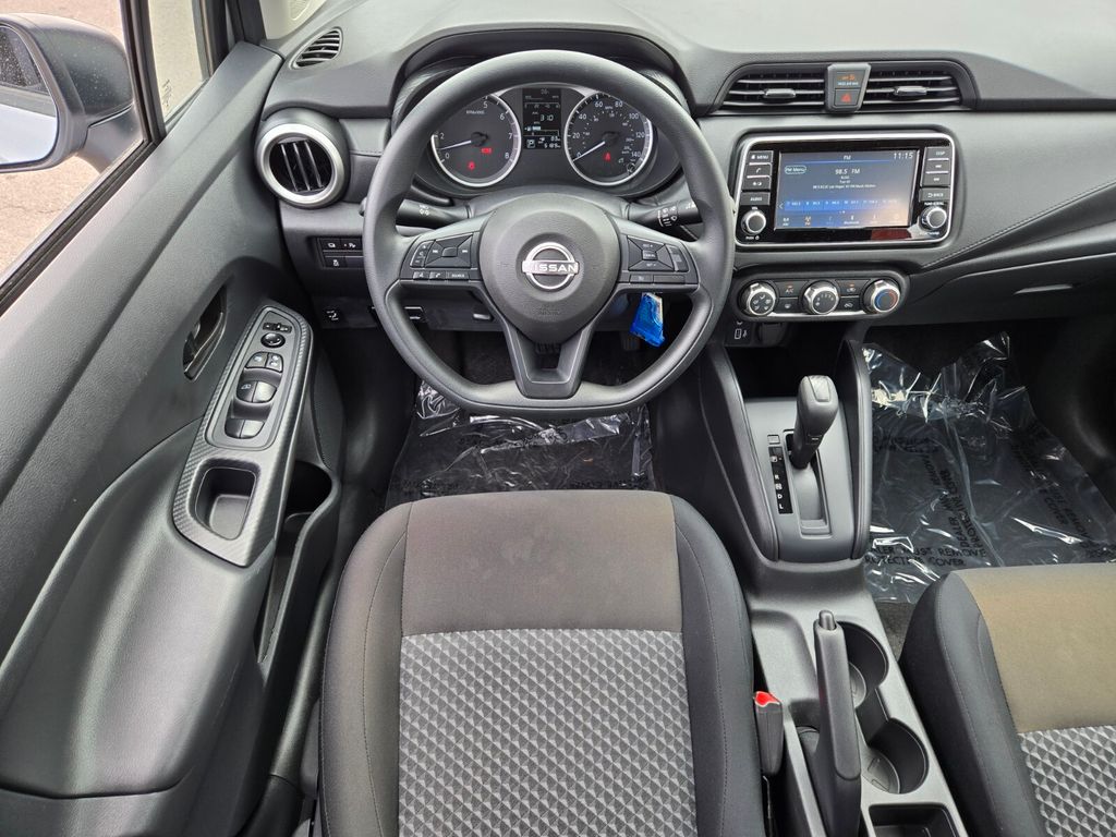 2024 Nissan Versa 1.6 S photo 13
