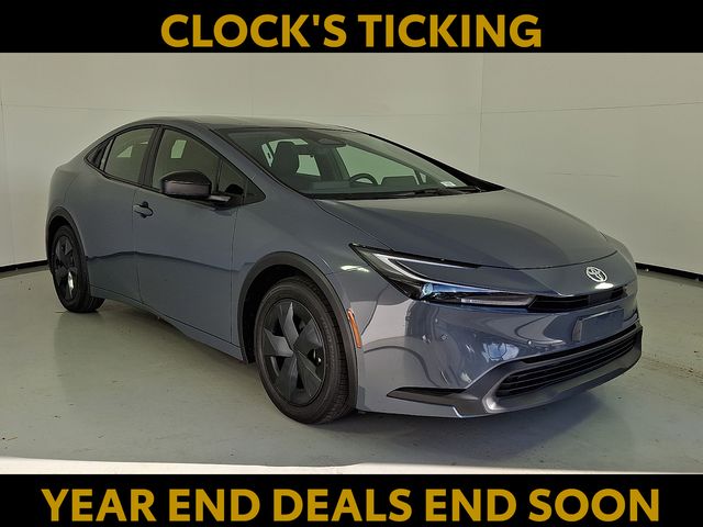 2024 Toyota Prius LE's photo