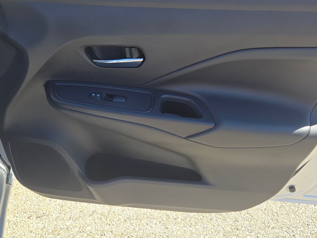 2025 Nissan Versa SV photo 4