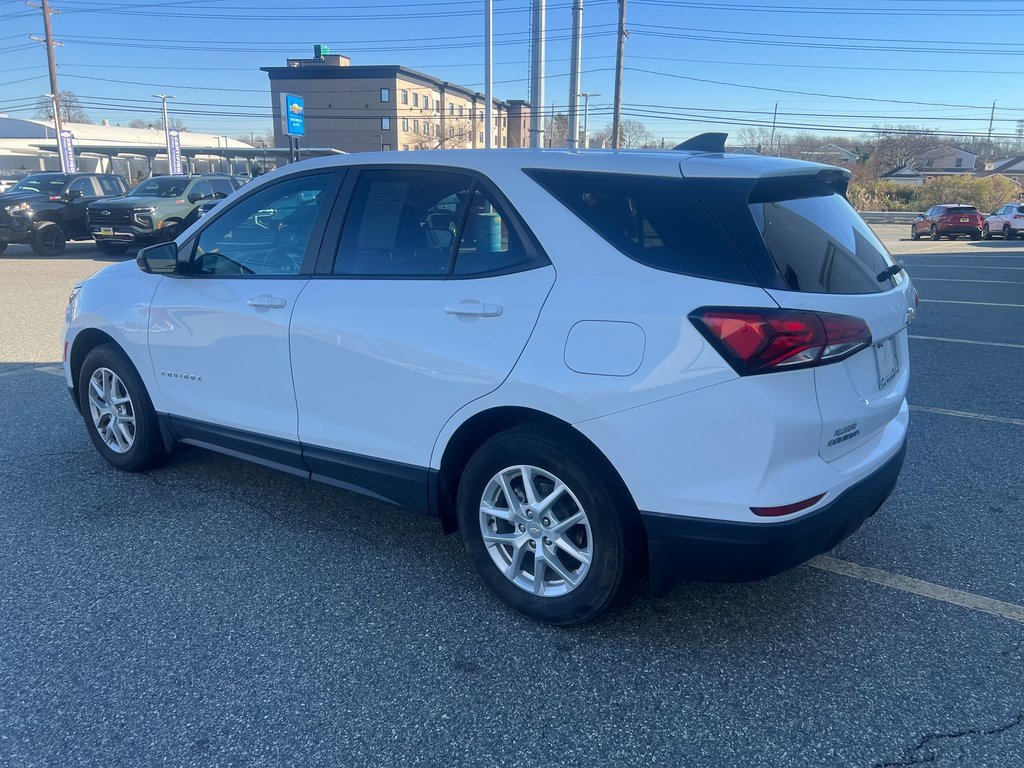 2022 Chevrolet Equinox LS photo 4
