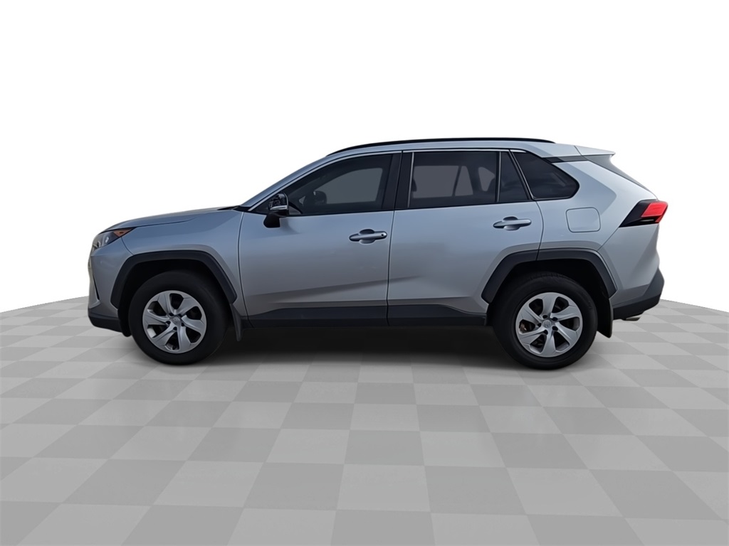 2019 Toyota RAV4 LE photo 2