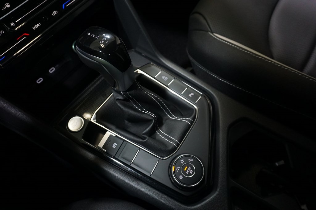 2025 Volkswagen Taos SEL photo 13