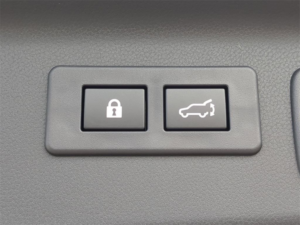 2025 Subaru Forester Touring photo 8