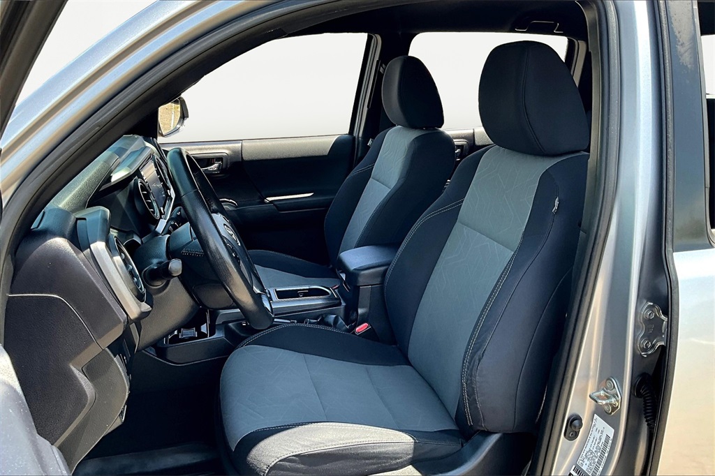 2020 Toyota Tacoma TRD Sport photo 26