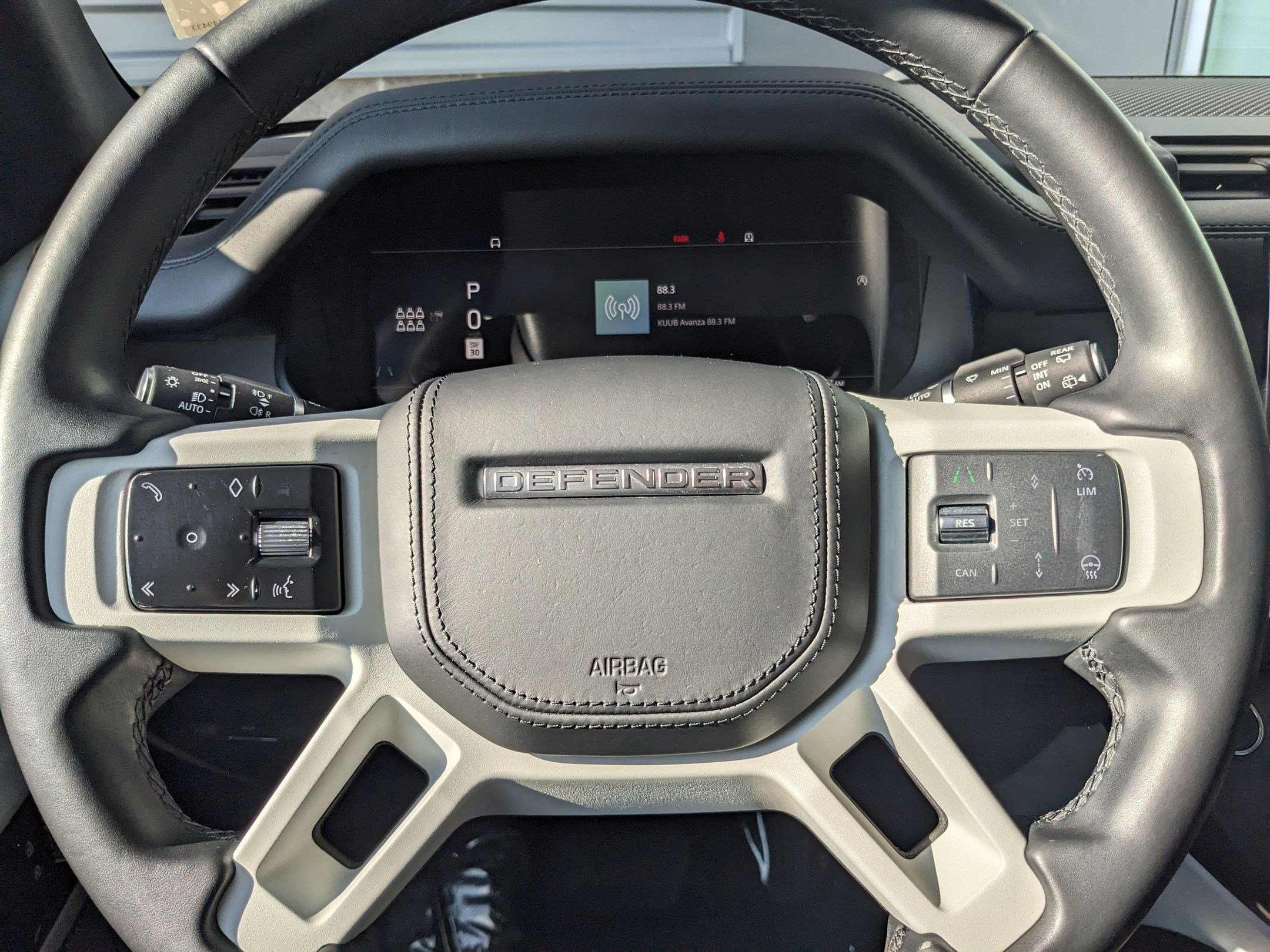 2023 Land Rover Defender 130 First Edition photo 14