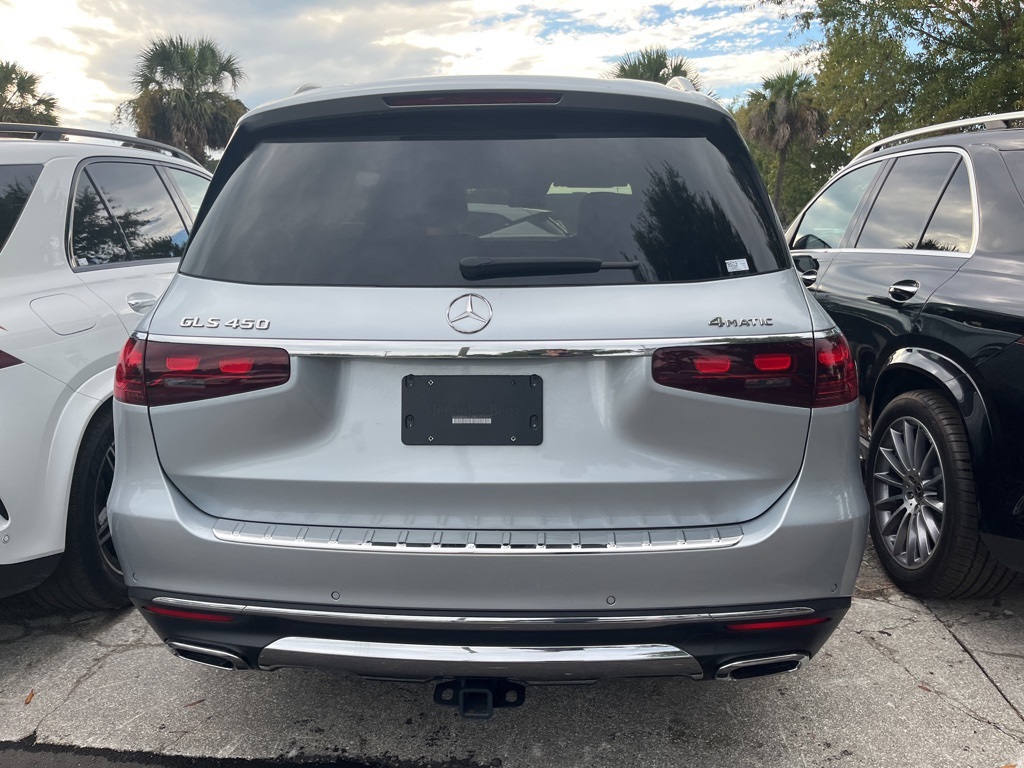 2025 Mercedes Benz GLS 450 4MATIC photo 3