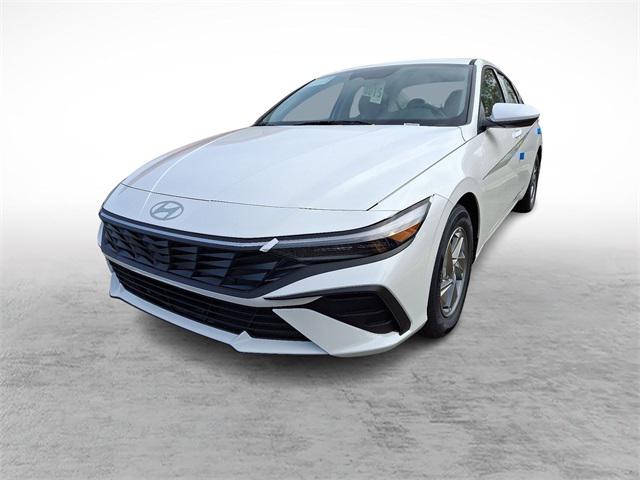 2025 Hyundai Elantra SE photo 3