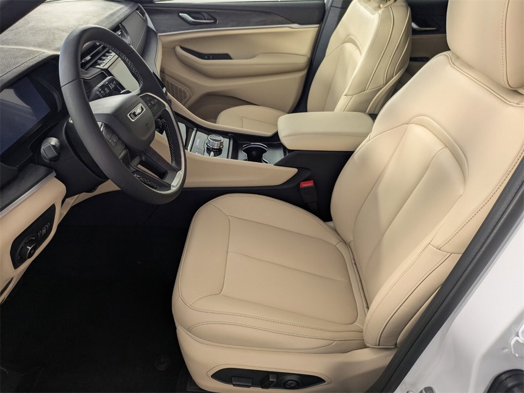 2025 Jeep Grand Cherokee Limited photo 7