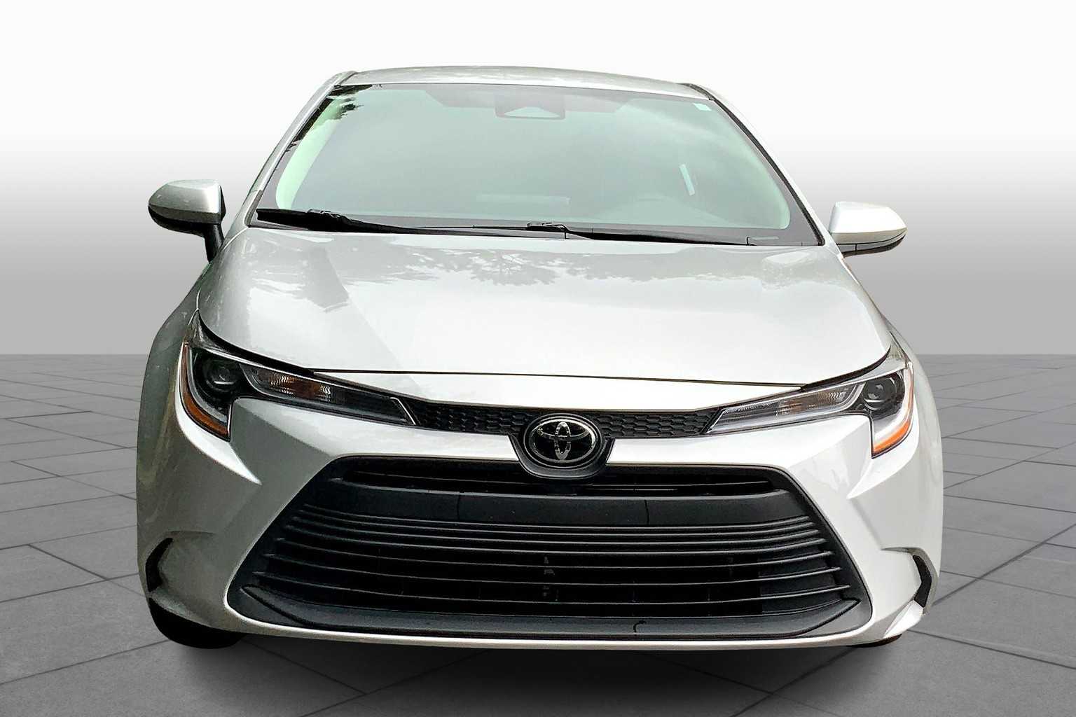 2023 Toyota Corolla LE photo 3
