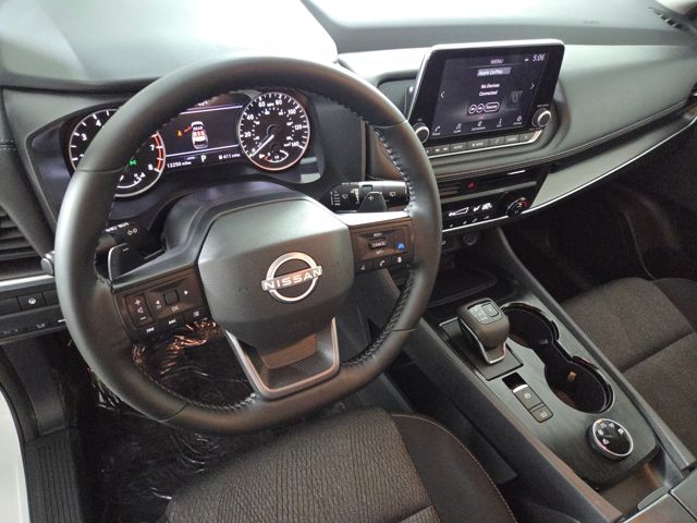 2025 Nissan Rogue SV photo 3